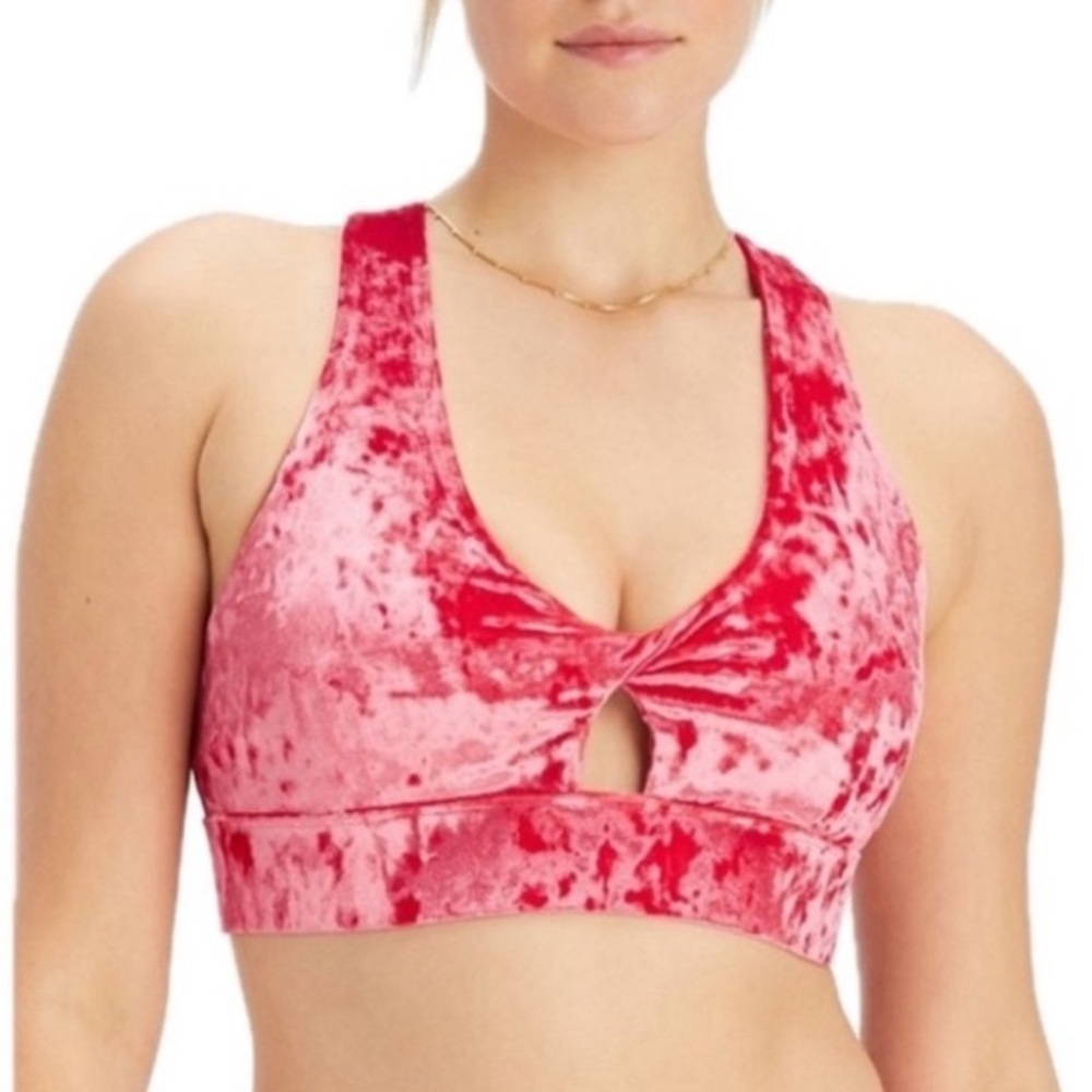 Fabletics Oasis Crushed Velour Twist Sports Bra Red Keyhole NWT Medium